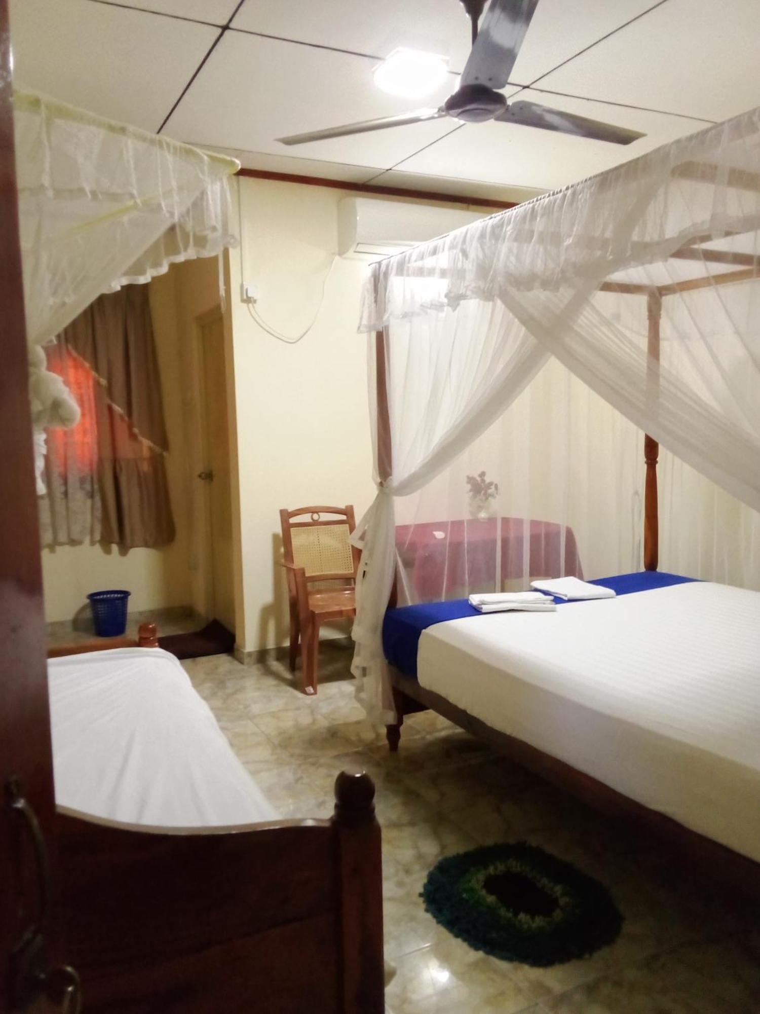 Jaya Home Stay تانجالي الغرفة الصورة